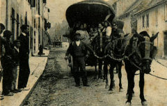 Urdos : Arrivée de la Diligence d'Espagne - Royer et Cie (éd.) - carte postale - Archives départementales 64 – cote 8FI512-560-00447