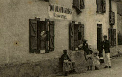 Les Pyrénées : Urdos - La Douane - Célestin Carrache (éd. Pau) – carte postale - Archives départementales 64 – cote 8FI512-560-00468